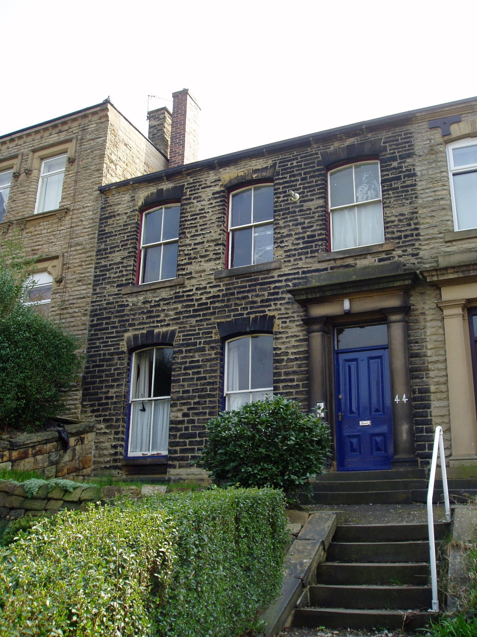 Two great rooms available to rent in this spacious shared house, close to Dewsbury Town Centre.